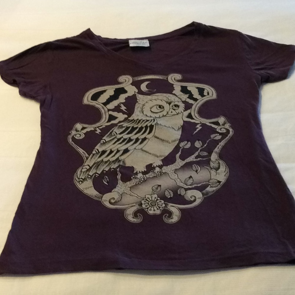 Black Market Art V-Neck Tee with Owl design